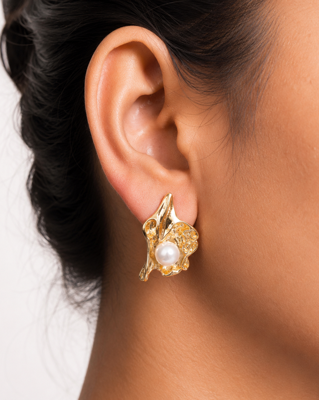 Gold floral pearl earrings