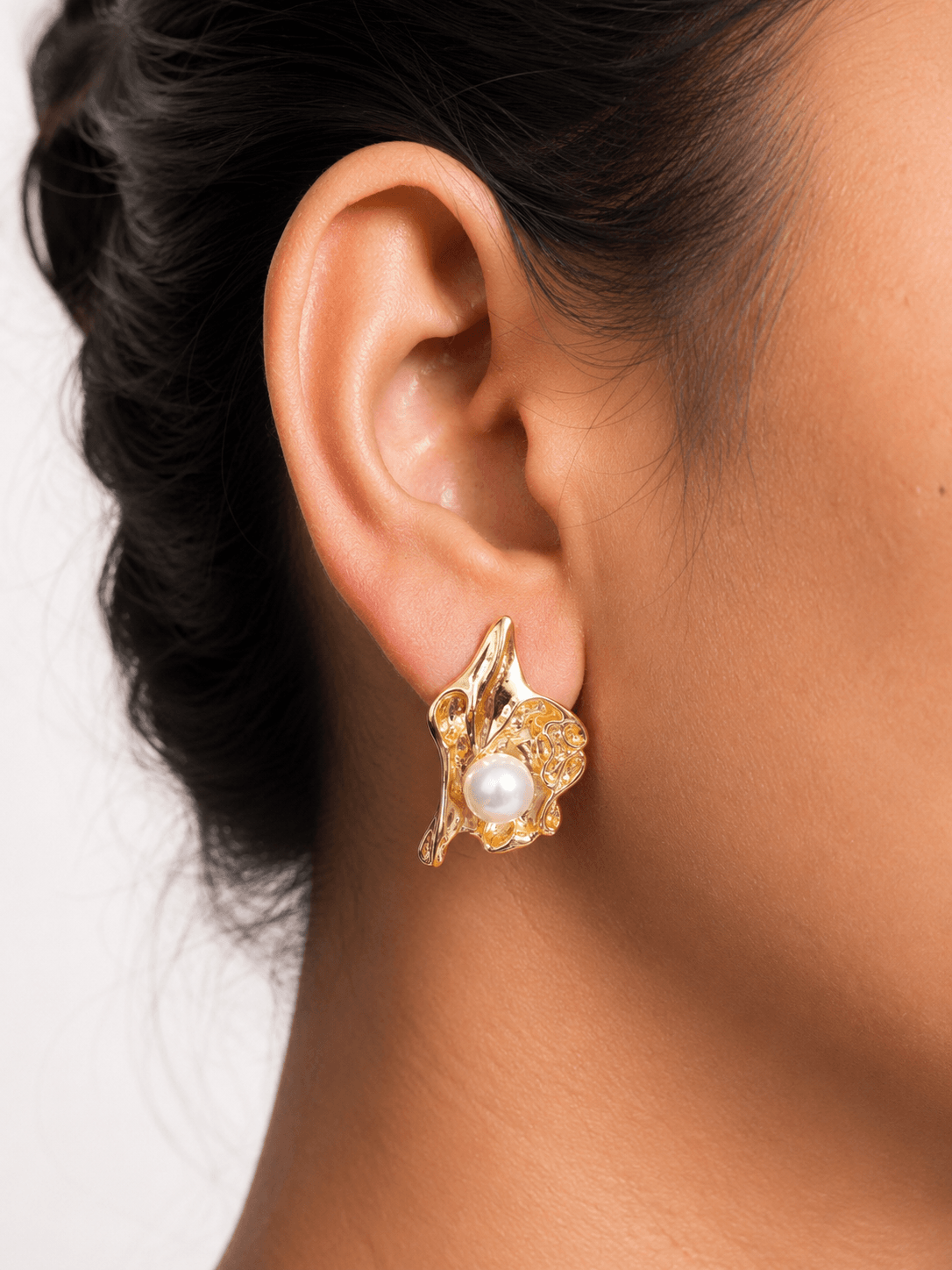 Gold floral pearl earrings
